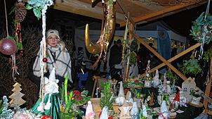 Überall an den Ständen gab es schöne weihnachtliche Dekoartikel zu kaufen.