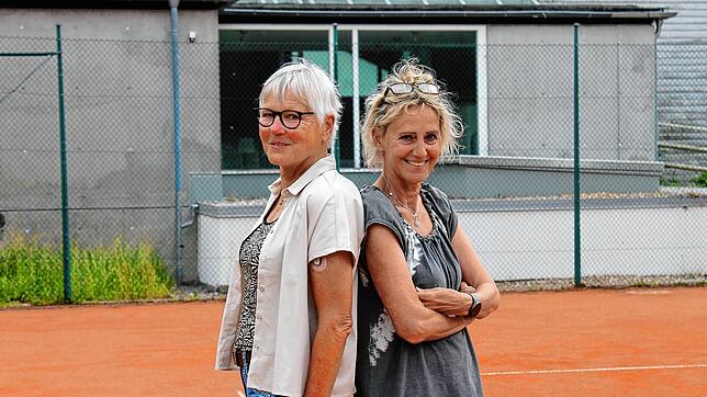 Waltraud Bethge (links) und Monika Staib stehen mit Martin Backhaus und Burkhardt Willenbrock an der Spitze des Tennisclubs. Foto: ...
