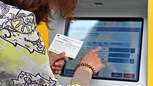 Der stationäre Fahrkartenverkauf wurde vom Land ausgeschrieben. Das Ergebnis: Die Bahn muss den Vertrieb an Transdev übergeben. Das ...