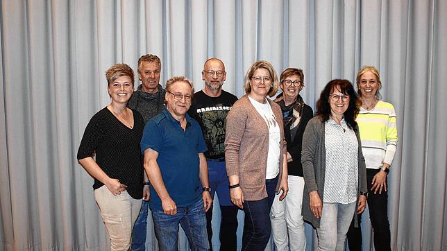 Der Vorstand des Sportvereins Schwandorf (von links) Nadine Wegmann, Joachim Wegmann, Günther Claassen, Bernd Püschel, Vorsitzende Iris ...