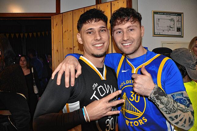 Bild 22: Hugeloh Ball 2025: Diese Bilder zeigen die beste Stimmung in der Mehrzweckhalle