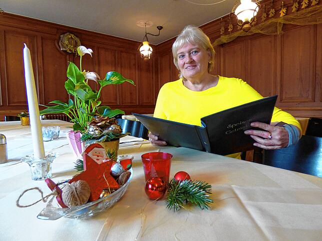 Regine Franz, Vorsitzende des VdK-Ortsverbandes Markdorf, hatte die Weihnachtsessen für einsame Bürger, die am zweiten ...