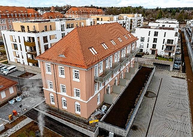 Dieses ehemalige Kasernengebäude in Villingen heißt jetzt Stadtresidenz 7 und bietet Platz für neun Wohnungen. Dabei sind Kasernen ja ...