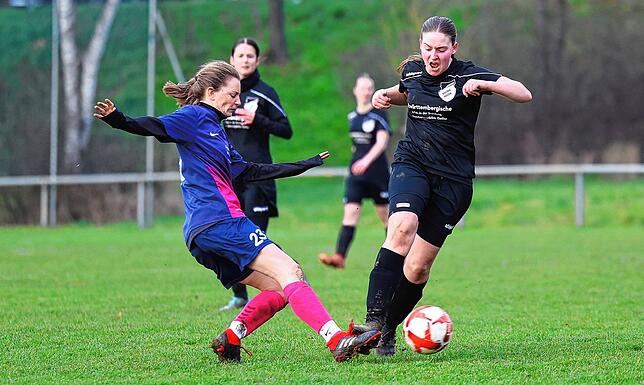 Bild 8: Unsere Bildergalerie vom Frauen-Bezirksliga-Spitzenspiel zwischen Kirchen-Hausen und Wolterdingen