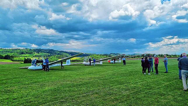Am Schnupperflugtag der Luftsportgemeinschaft Hotzenwald können die Besucher bei bestem Wetter mit drei Doppelsitzern abheben. Foto: ...