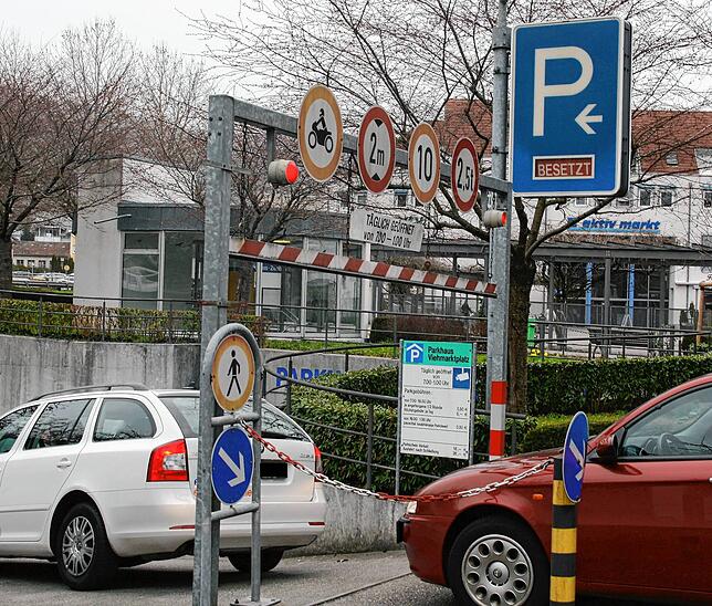 Reges Kommen und Gehen herrscht im Waldshuter Parkhaus am Viehmarktplatz. Hier kommt es laut Polizei auch häufig zu Unfallfluchten.
