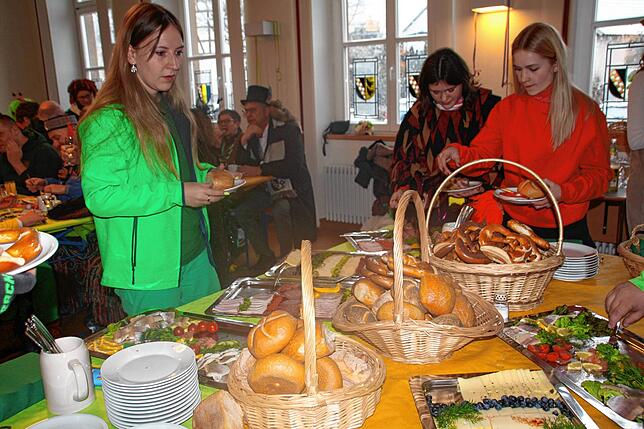 Bild 12: Fasnacht-Highlights in Wald: Unvergessliche Bilder vom Rathaussturm und Schülerbefreiung!