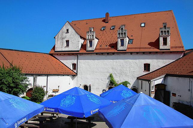 Blick in den Innenhof. Die Burgschenke ist während der Ferien täglich von 11 bis 17 Uhr geöffnet.