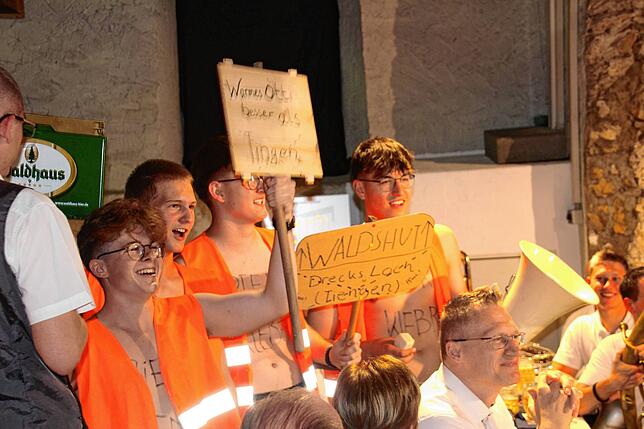 Protest: Die Ex-Bockbuben hatten es mal wieder auf die Nachbarn aus Tiengen abgesehen.