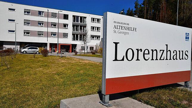 Im Altenheim Lorenzhaus ist jetzt eine Person verstorben, die mit dem Coronavirus infiziert war.