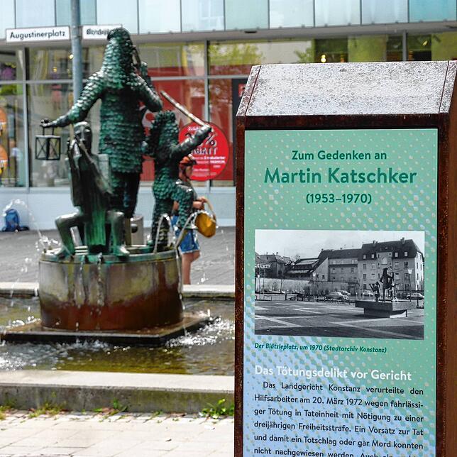 Die Stele zeigt den Ort der Bluttat auf dem Augustinerplatz. Er ist nahe dem Blätzebrunnen, der in den 70er-Jahren anders ausgerichtet ...