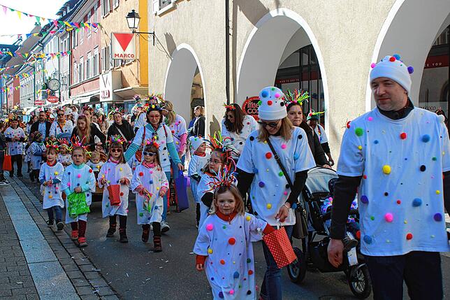 Bild 20: Die schönsten Bilder vom Kinderumzug und Kindernarrenbaumstellen am Fastnachtsdienstag
