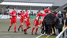 Großer Jubel beim SV Hinterzarten nach dem 2:0-Führungstreffer durch Jona Schuler.