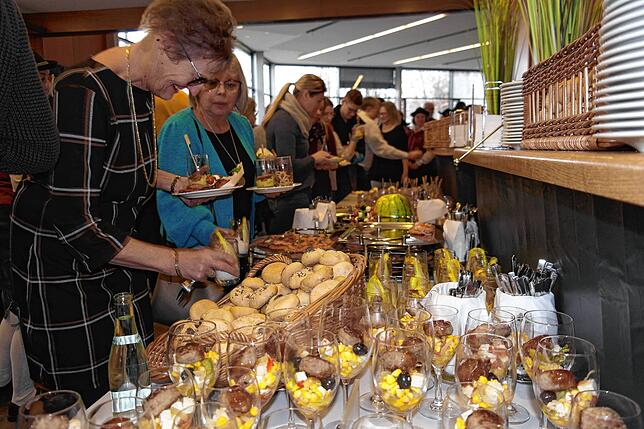 Kulinarische Leckereien vom Buffet.