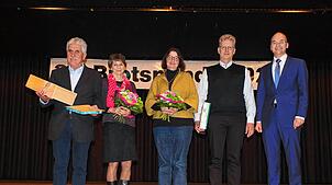 Beim Neujahrsempfang werden die beiden Ortsvorsteher (von links) Alfred Irion mit Frau Margarete und Thomas Braun mit Frau Ulrike von ...