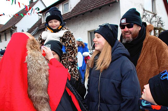 Bild 31: Großer Narrenumzug 2025 lockt zahlreiche Zuschauer an
