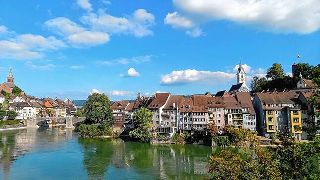 Diese Aussicht auf die Laufenburger Altstadt und den Rhein wird sich von der Laufenburger Acht bieten. Noch dieses Jahr soll der Uferweg ...