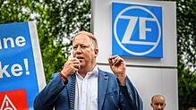 Seit einem Jahrzehnt Betriebsratschef bei ZF: Achim Dietrich. Im Moment kämpft er für den Erhalt von tausenden Stellen des ...