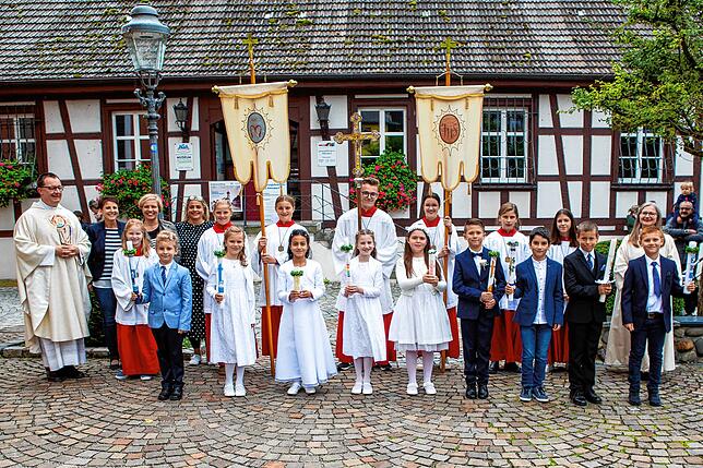 St. Nikolaus-Kirche in Allensbach: Ihre Erstkommunion erhielten Desire Ciancio, Levin Egenhofer, Benjamin Kramer, Isabella Mayer, ...