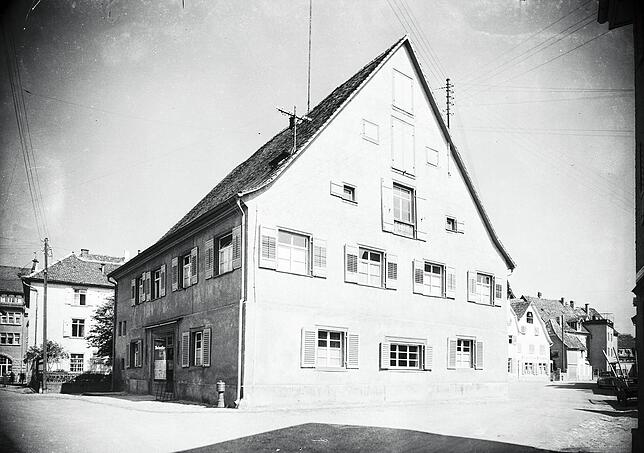 Das braune Haus von außen. Bild: Stadtarchiv Stockach, Bildarchiv Foto Hotz