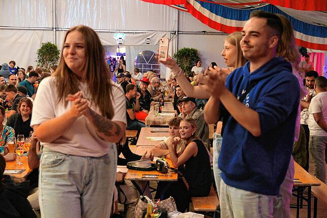 Bild 13: Die schönsten Bilder des Chilbi-Karaoke