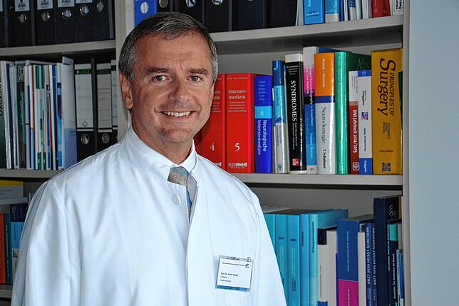 Frank Hinder ist Ärztlicher Direktor des Hegau-Bodensee-Klinikums in Singen und erklärt, wie angespannt die Situation für Ärzte und ...