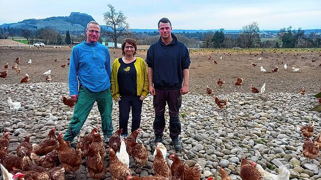 Die Landwirte Clemens und Jonas Schlatter (von links) vom Buchhaldehof setzen beim Bauernprotest auf Kommunikation und ...
