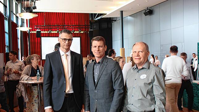 Die drei Ältesten der Villinger Baptisten: von links Viktor Garbusow, Heinrich Felde und Dietrich Schellenberg erzählen zum Jubiläum ...