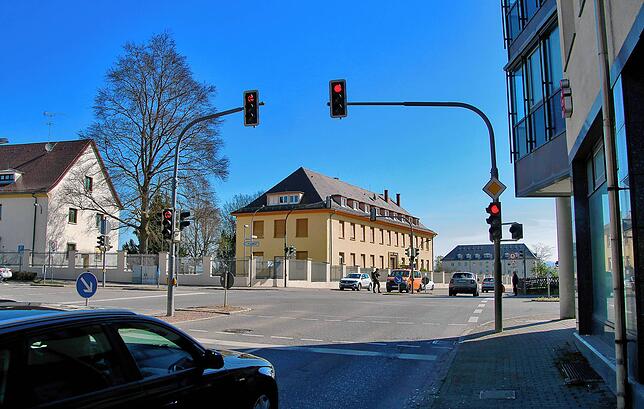 Ab Montag, 15. April, ist der Hindenburgring ab Kreuzung Friedhofstraße gesperrt. Autofahrer müssen hier nach rechts auf die ...