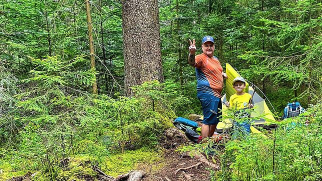 Timo und Mika Krämer im Trekking Camp Königsfeld. Die Familie aus Villingen hat das neue Angebot vor Kurzem getestet.