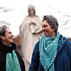 Monika Schmelter (l) und Marie Kortenbusch sind bei der Aktion &bdquo;Out in Church&ldquo; dabei. 40 Jahre lang hielten sie ihre ...