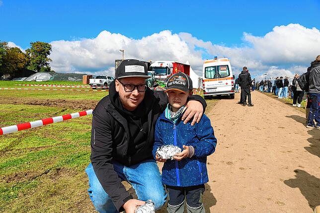 Bild 21: Geländemaschinen drehen auf: Motocross-Fahrer beweisen bei der Enduro-Challenge in Löffingen Geschicklichkeit und Mut