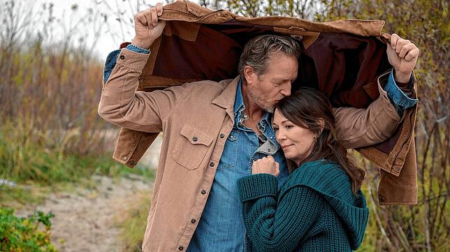 Im Drama „Mein Altweibersommer“ (12. August 2020, 20.15 Uhr, ARD – oder in der Mediathek) kommen sich Arne (Peter ...