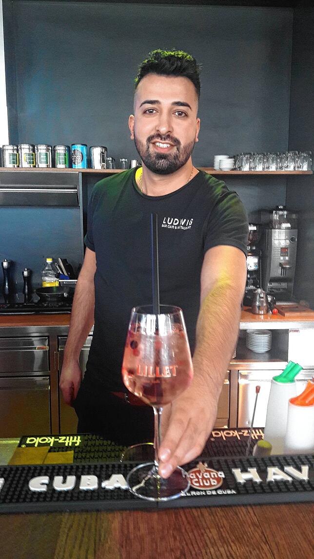 Hasan Sakiz betreibt seit Mai im Proma das Café Ludwig. Er freut sich über die gute Resonanz seiner Gäste.
