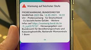 Solche Mitteilungen werden am bundesweiten Warntag auf Smartphones versendet. Dieser ist am 11. September.