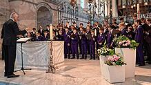 Die Regensburger Domspatzen unter Leitung von Domkapellmeister Christian Heiß. Bild: Renate Griesser