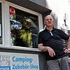 Jürgen Kurapkat ist enttäuscht. Nach nur zwei Jahren muss er seinen Kiosk am Wohnmobilstellplatz räumen.