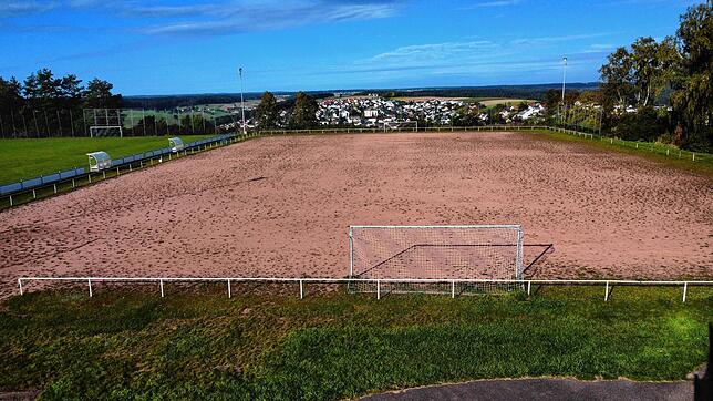 Bald wird es hier beim SV Niedereschach anders aussehen. Denn der Hartplatz wird durch einen Kunstrasen ersetzt.