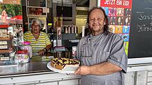 Markus Bacher betreibt seit 30 Jahren die Gastronomie im Gottmadinger Höhenfreibad. Hier hat er sich von seiner Mitarbeiterin Gisela ...