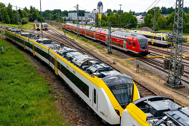 Bild 8: Umsteigefrei nach Freiburg: Neue Züge im Bahnhof Villingen