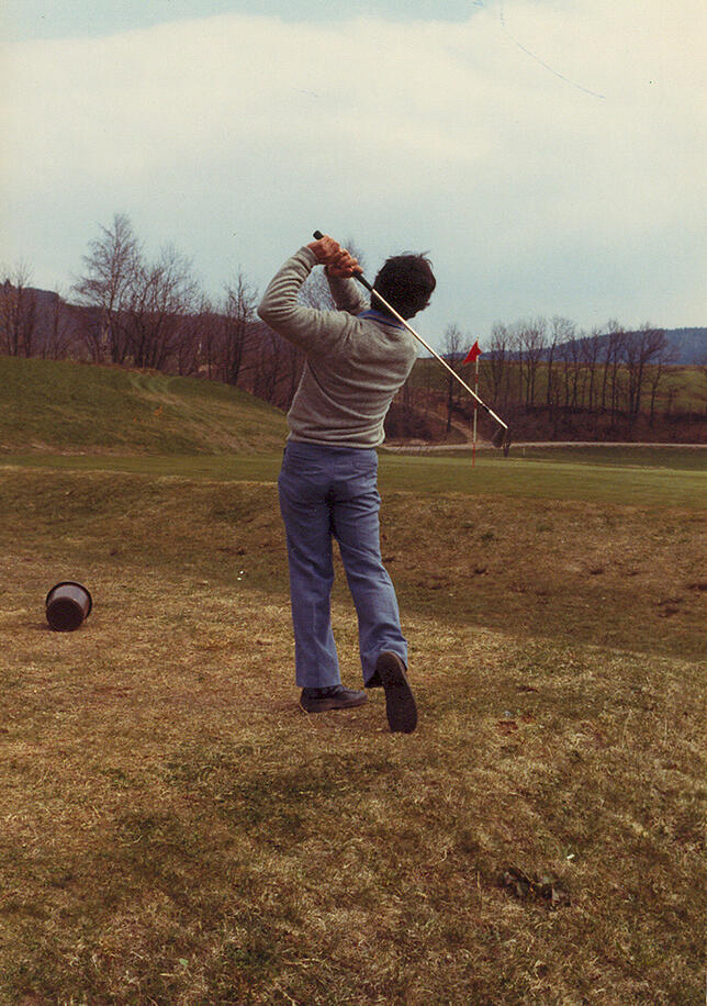 Damals: Ein Golfspieler 1979 auf dem Golfplatz in Rickenbach.