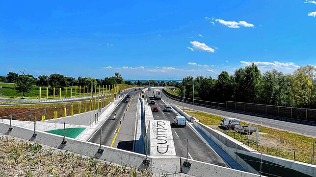(Archivbild) Auf der B33 hat sich im Bereich des Tunnel Waldsiedlung am Donnerstag ein Unfall ereignet. Die Strecke ist gesperrt.