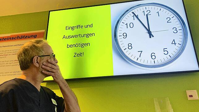 Im Arbeitsalltag läuft Bernhard Kumle und seinem Team oft die Zeit davon. Was dann nervt, sind Patienten in der Notaufnahme, die sich ...