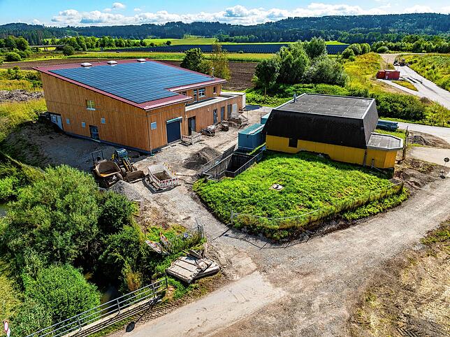 Das neue Wasserwerk für Bad Dürrheim und Brigachtal an der alten B33 zwischen Bad Dürrheim und Donaueschingen. Unser Foto entstand im ...