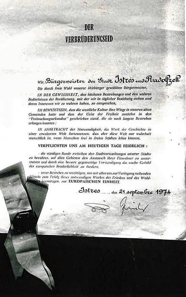 1974 wurde die Urkunde zur Städtepartnerschaft in Istres unterzeichnet. Die Unterzeichnung in Radolfzell folgte 1975