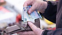 Wenn man teilweise erwerbsfähig ist, aber der Arbeitsmarkt keine Teilzeitstelle hergibt, kann die Arbeitsmarktrente greifen.