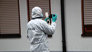 Eine Familientragödie entdete am 26. März im Kreis Waldshut für drei Menschen tödlich.Die Spurensicherung untersucht alles am Tag nach ...