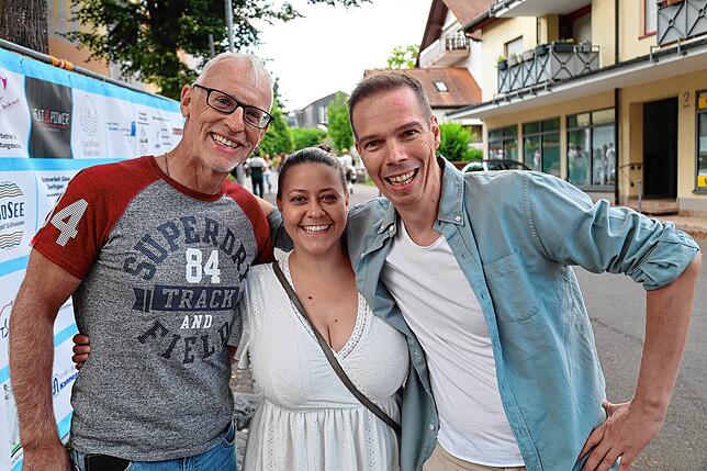 Bild 17: Feiern am Freitag in Dettingen – Hier gibt‘s die besten Bilder vom Dorffest