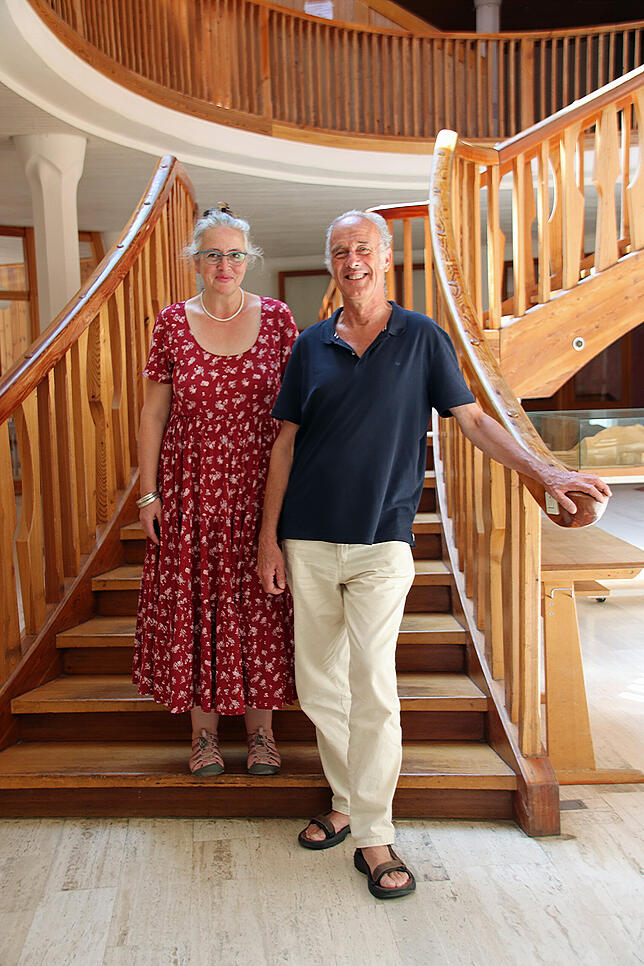 Daniela Oesterreich (links) und Mathis Bockmühle, selbst ehemalige Waldorfschüler, unterrichten heute an der Waldorfschule Überlingen.