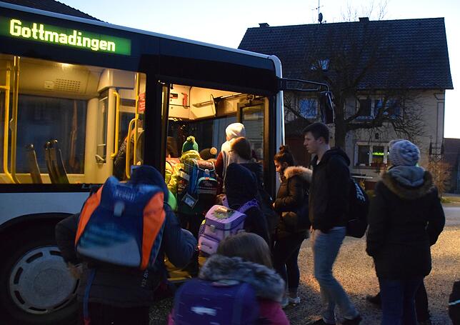 Falsche Aufschrift, richtiger Bus: Am Donnerstagmorgen gibt es zwar Verwirrung an der Haltestelle Torkelplatz in Orsingen, aber ein ...